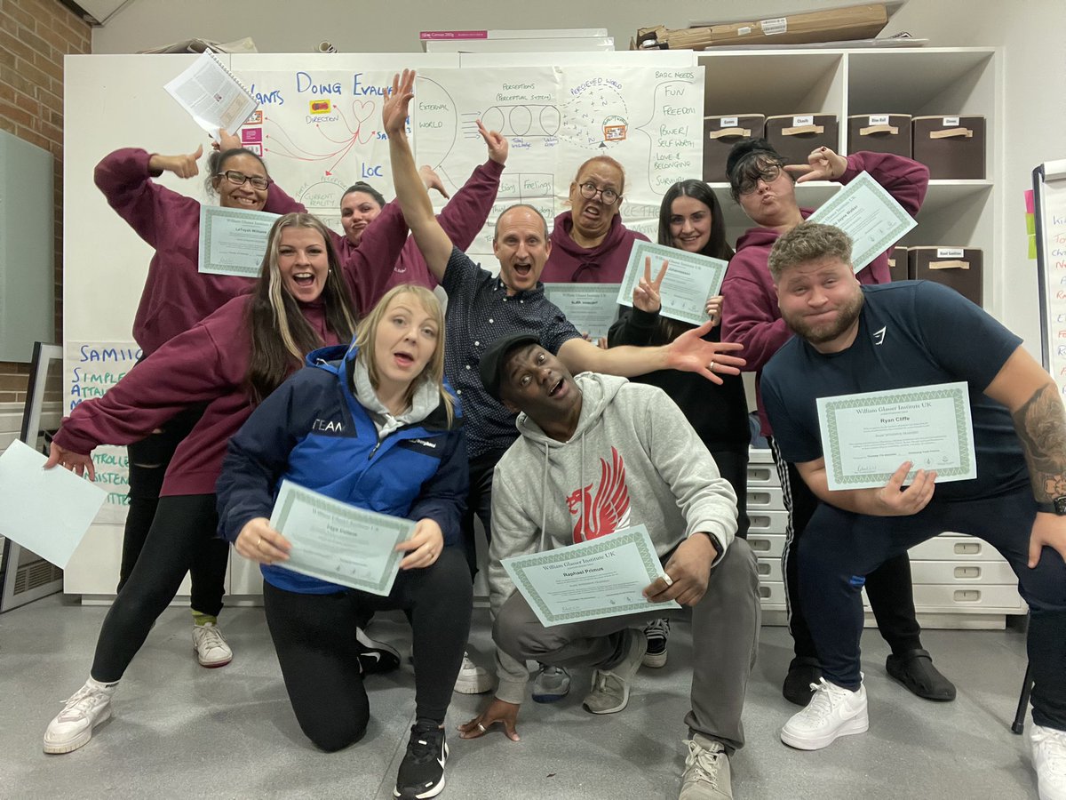 richard__cooke's tweet photo. @ReestablishLD @BARCALeeds @SGYorkshire @you_develop @GlasserUk
Look at this lovely lot soaring in completing their 4 day #choicetheory #realitytherapy Basic Workshop in Leeds. 🙏🏻 Amazing few days #learning #mentoringyoungpeople #survival #belonging #selfworth #freedom #fun https://t.co/5kEjeUqzlS
