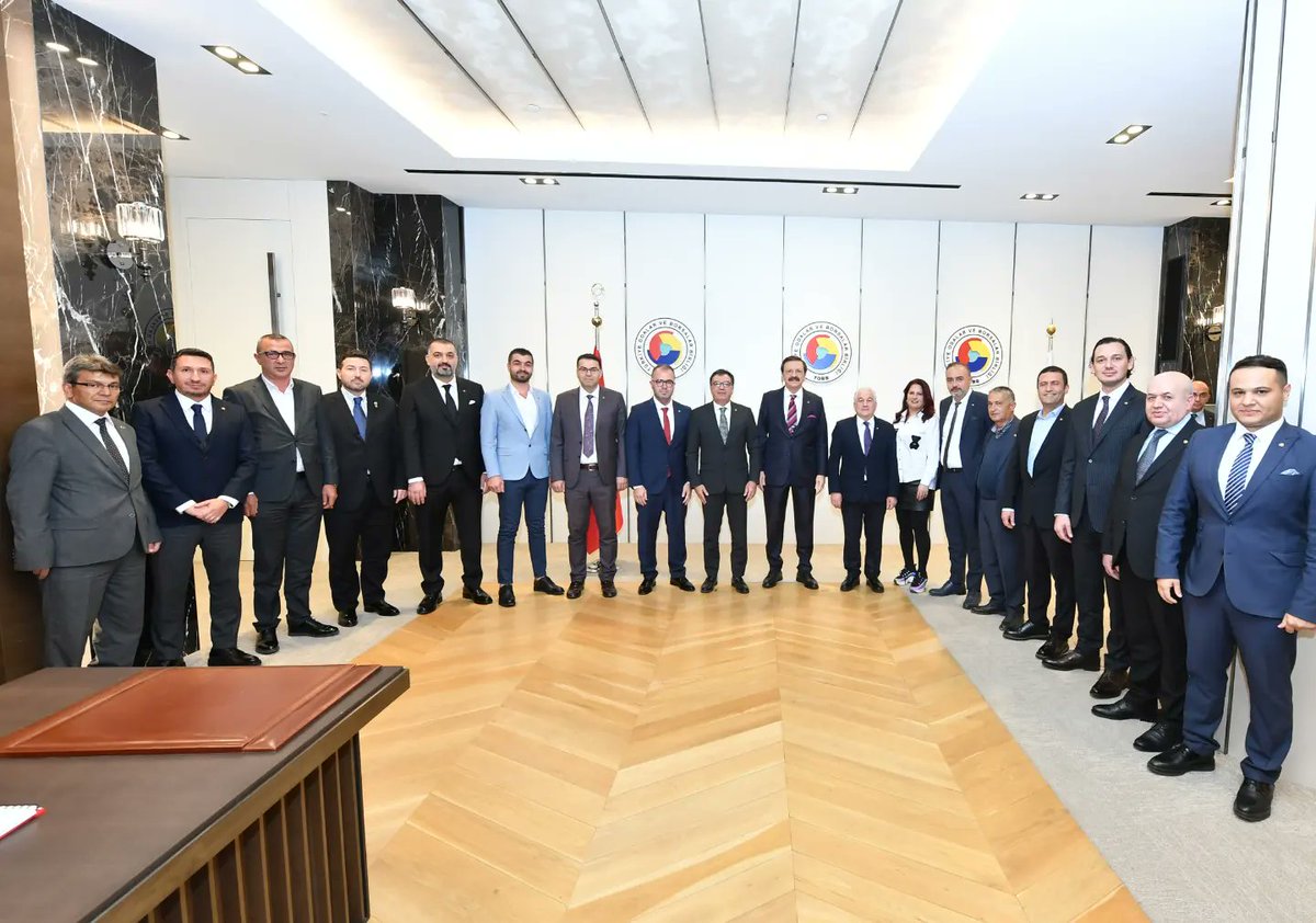 TarsusTSO's tweet photo. Tarsus Ticaret ve Sanayi Odası Yönetim Kurulu Başkanı H. Ruhi Koçak, Meclis Başkanı Hüsnü Yağcı beraberinde Yönetim Kurulu ve Meclis Üyeleriyle birlikte Türkiye Odalar ve Borsalar Birliği Başkanı M. Rifat Hisarcıklıoğlu'nu ziyaret etti. Teşekkürler @RHisarciklioglu https://t.co/6ApmTswsfb