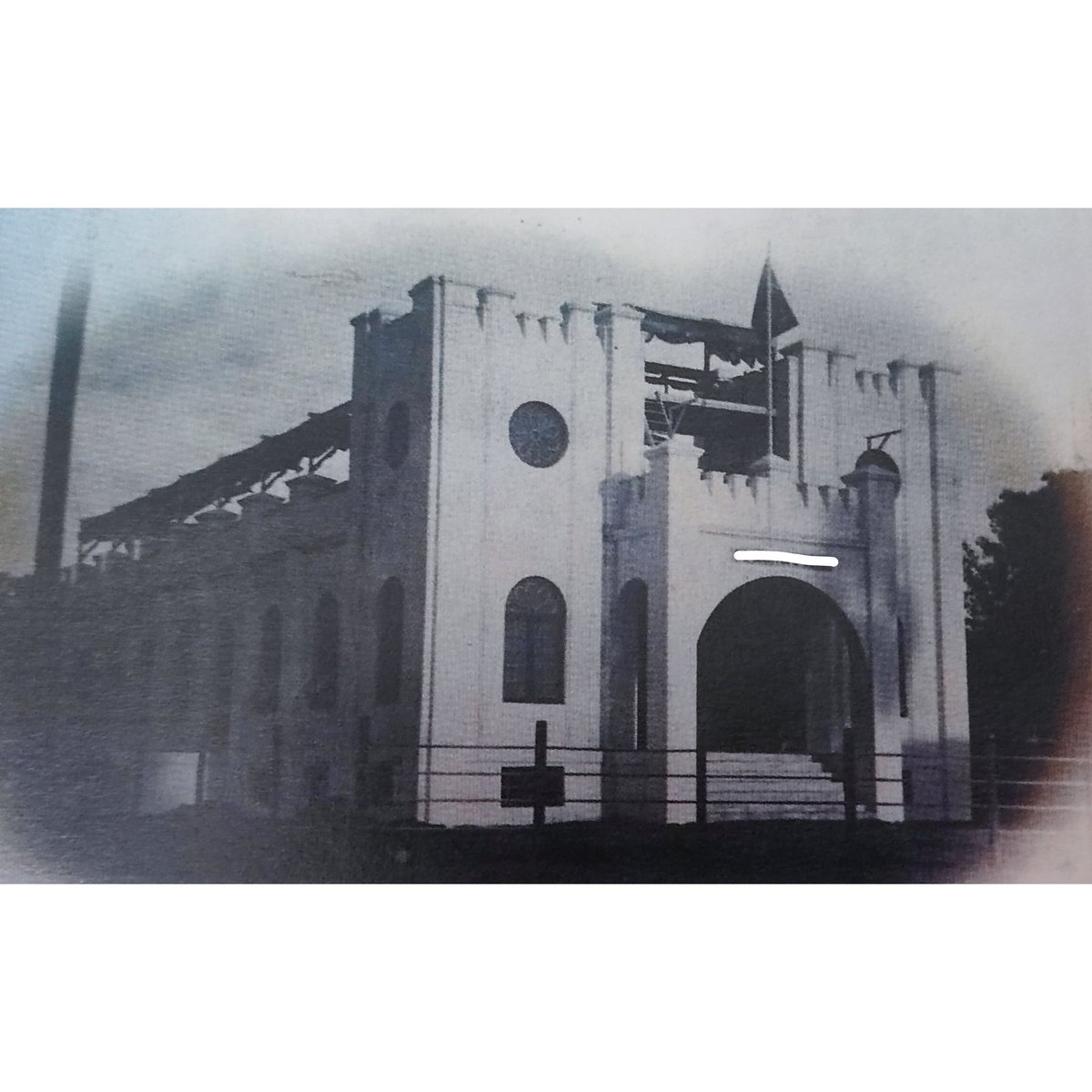 bandrabuzz's tweet photo. Can you guess the past and present name of this structure?

#bandra #bandrahistory #mumbaiuntold #mumbaiheritage https://t.co/NrGYFIvKSC