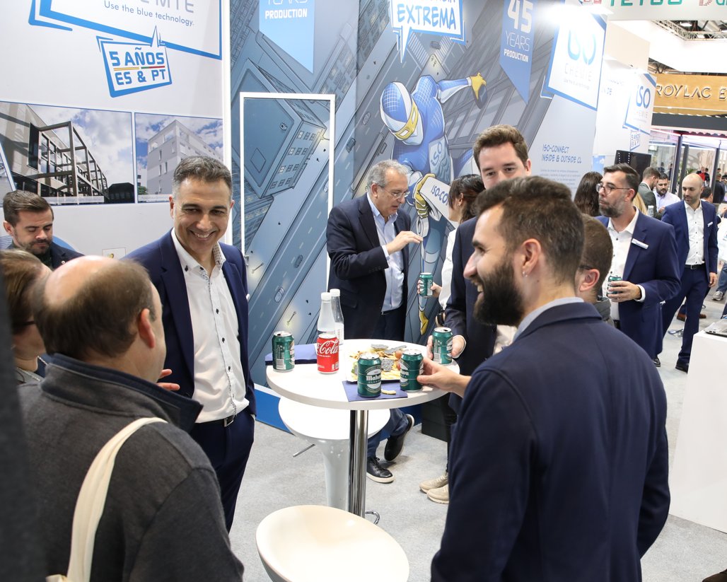 🎊Este año en ISO-Chemie celebramos nuestro 45 aniversario como líder en soluciones de sellado de edificios inteligentes y #sostenibles.

👋🏻Nos despedimos de este tercer día de #Veteco2022 con nuestro equipo y compañeros de diferentes empresas celebrándolo con nosotros.

<a href="/Veteco_/">Veteco</a>