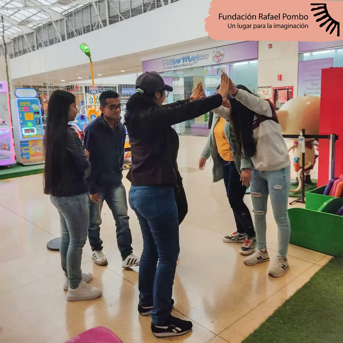 FRafaelPombo's tweet photo. Jueves de #TBT 

📌𝚃𝚊𝚕𝚕𝚎𝚛 𝚙𝚎𝚍𝚊𝚐𝚘́𝚐𝚒𝚌𝚘 𝚍𝚎 𝚕𝚎𝚌𝚝𝚞𝚛𝚊 📖𝚢 𝚘𝚛𝚊𝚕𝚒𝚍𝚊𝚍 🎙️𝚌𝚘𝚗 𝚕𝚘𝚜 𝚌𝚞𝚎𝚗𝚝𝚘𝚜 𝚍𝚎 𝙿𝚘𝚖𝚋𝚘🎩𝚢 𝚜𝚞𝚜 𝚙𝚎𝚛𝚜𝚘𝚗𝚊𝚓𝚎𝚜🐸.

#FRP #FundaciónRafaelPombo #ColegioColsubsidio #Taller #Jóvenes #Actividades #Pomboysuspersonajes https://t.co/bE7nFJSpDN