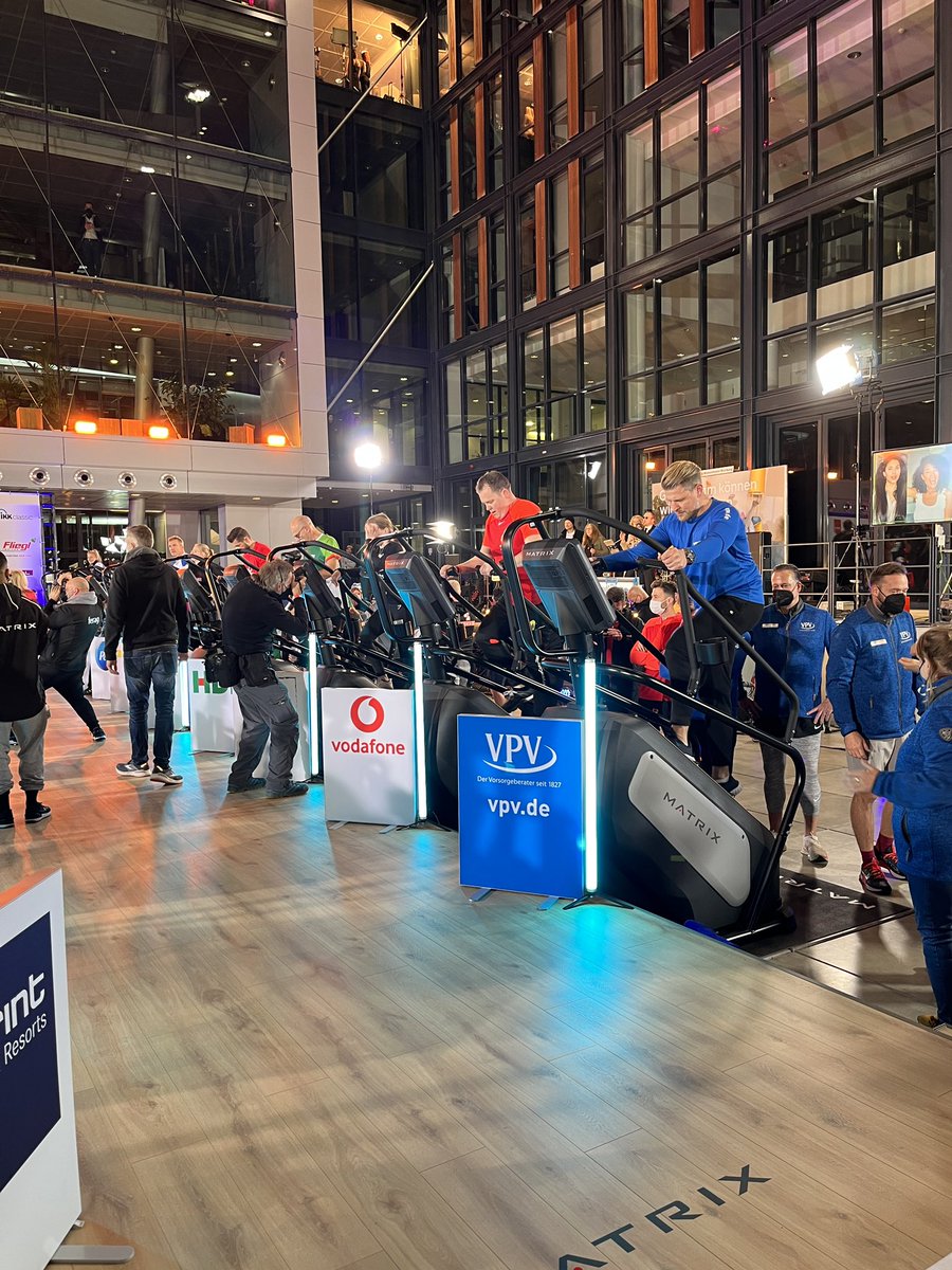 VPV_de's tweet photo. Los gehts! Die VPV startet zum 3. Mal beim @RTL_com #Spendenmarathon für den guten Zweck. https://t.co/PNzTgCnv20 https://t.co/8K8tnOsnkK
