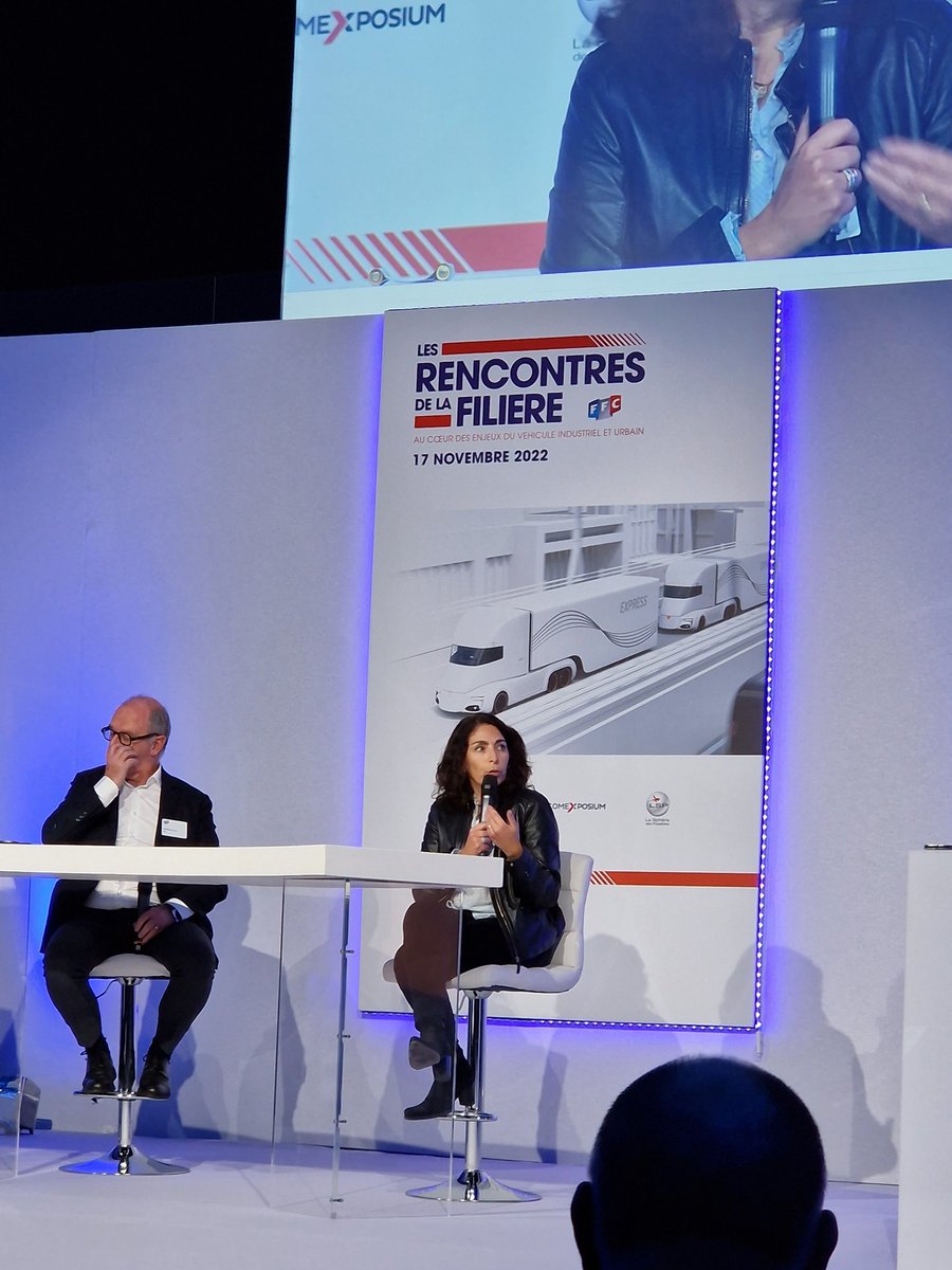 <a href="/AmeliaRUNG/">Amelia RUNG</a> directrice du développement de <a href="/VINCIAutoroutes/">VINCI Autoroutes</a> présente les perspectives de #décarbonation des #autoroutes aux rencontres de la filière VI.
#EnRoutePourLaPlanète