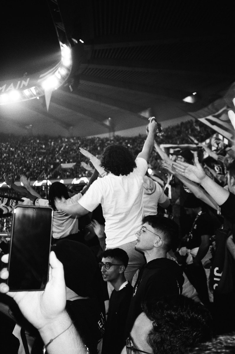 m4rinermg's tweet photo. PSG - Maccabi Haïfa (phase de groupe de LDC)
📍 Parc des Princes
merci @PSG_inside pour cette soirée mémorable, l'ambiance à auteuil était incroyable ❤️💙
#35mm
#PSGMAC #UCL https://t.co/RRA1VETAmM
