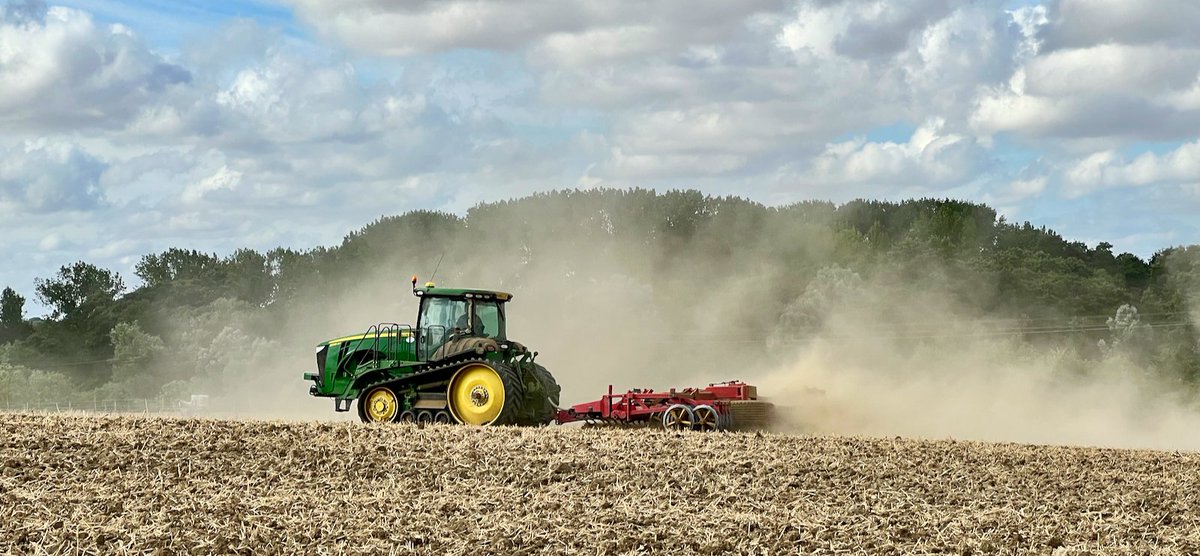 BSEPhotographic's tweet photo. Farming Dust by John Robinson.
#ap_magazine
#landscape
#Suffolk
#burystedmundsphotographer
#eastanglia
#buryfreepress
#britishfarming
#johndeere https://t.co/V1FFeTN5gp