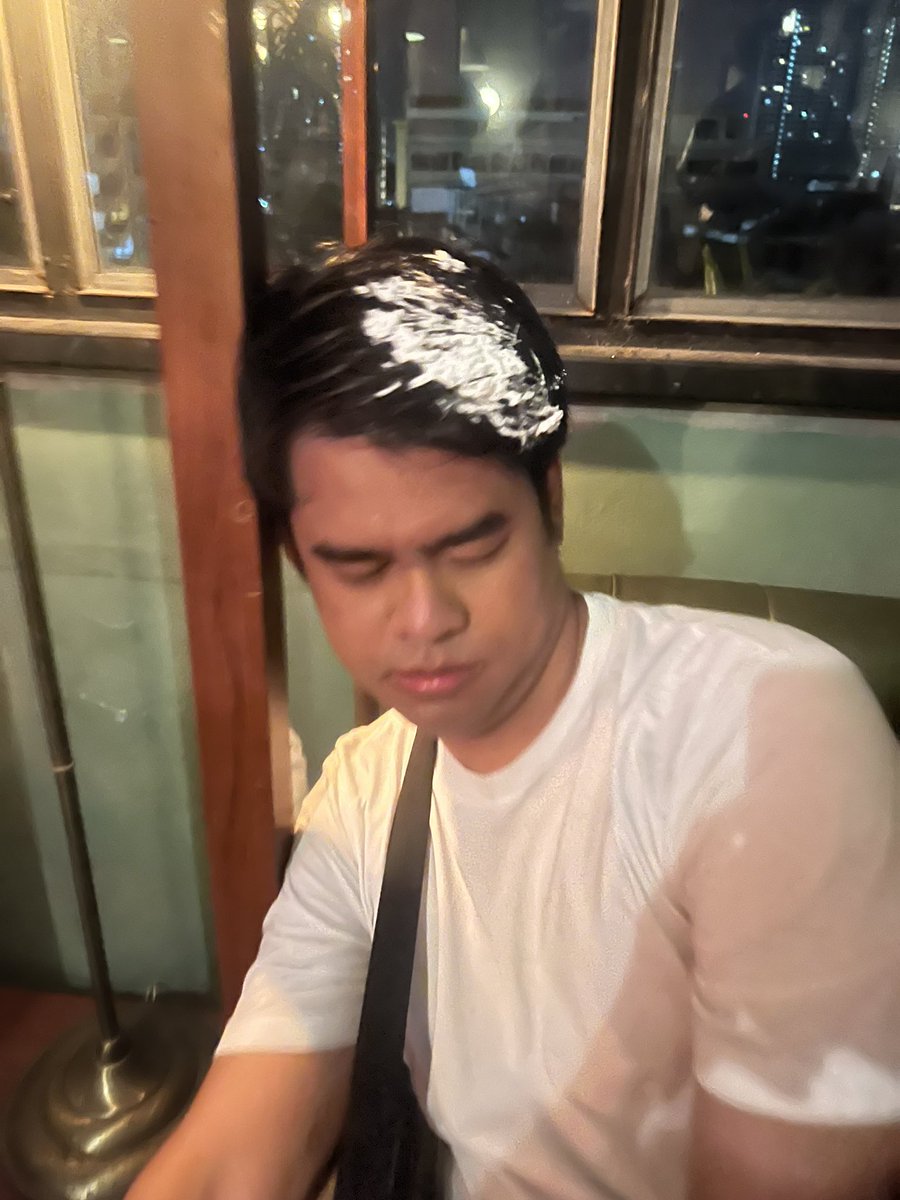 accdarkhole's tweet photo. งง พี่เค้าง่วง https://t.co/QTzJfnEZMk