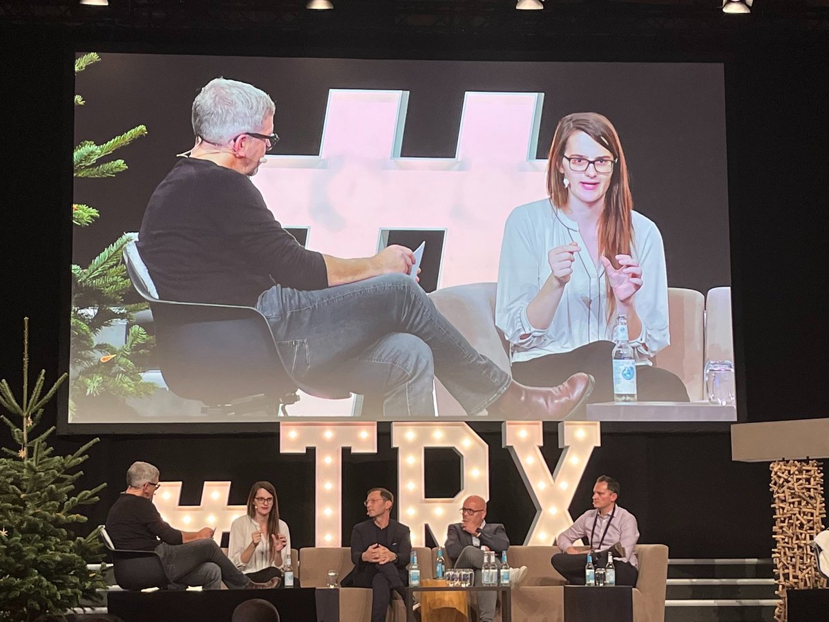 Heute durfte ich auf der #TRX22 die Geschichte der Digitalen Identitäten in Deutschland erzählen und darüber diskutieren, wie wir das denn endlich mal hinbekommen könnten.
Danke an <a href="/paymentbanking/">Payment & Banking</a> für die Einladung! [💸]