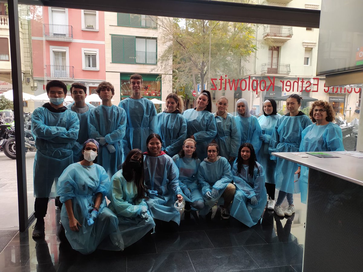L'alumnat de 2nbatx de ciències visita l'Institut d'Investigacions Biomèdiques August Pi i Sunyer amb motiu de la setmana de la ciència per a realitzar activitats competencials (scape room, PCR i visita al biobanc) gràcies al projecte "generació ciència".