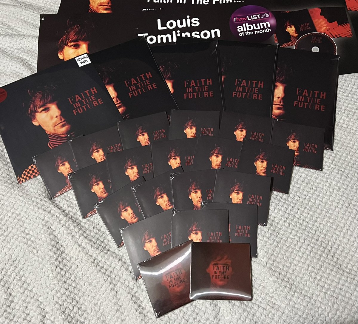 All of our physical copies for the giveaway! Thank you so so much Louies, Louis would be so proud of us all. 🖤 retweet and like to enter!! Let’s get our lad to number one! @Louis_Tomlinson @LouisWTNews #FaithInTheFuture