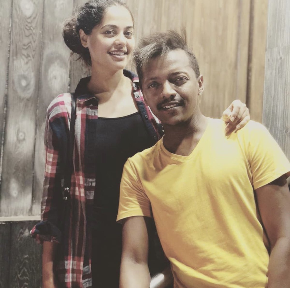 nirvana_vibes's tweet photo. Many many happy returns of the day @sidneysladen Have a Smashing and Crazy Birthday as usual. Party Hard! Be the Fun Loving & Crazy you are! Have a blast!! 🥳🎉🎂 - from #BinduMadhavi fam 😍❤️🤗
#HBDSidneySladen #SidneySladen @thebindumadhavi https://t.co/KxoBkv4ze1