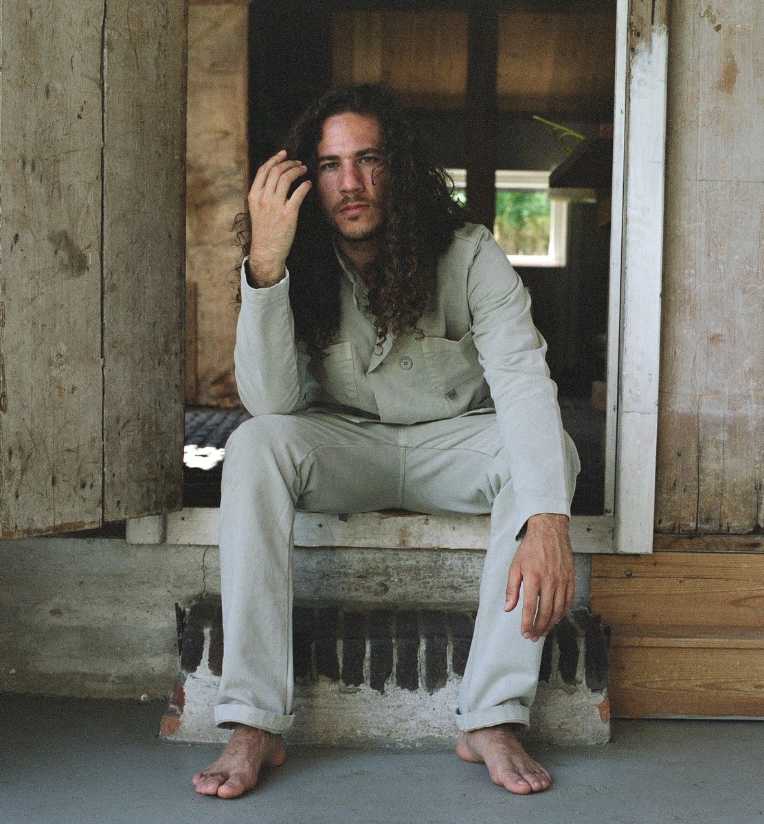 I want to thank everyone who showed love and supported my new single 'Little Bird'. I'd been away for a bit to finish my album and I love talking to y'all again! It really means alot. 🖤 If you haven't heard it yet or want to keep spreading love. sptfy.com/little-bird x 🕊