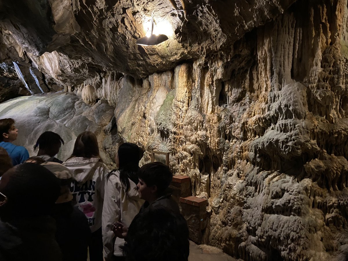 ItsMrShatzman's tweet photo. FIELD TRIP!! 6th grade Challenge had a blast exploring Lost River Caverns as part of our rocks and minerals unit! 🚌 @Methacton @MethactonEA #Methacton https://t.co/65o2qxA9qq