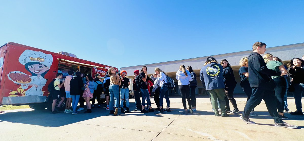 Yum Yum Bites (@yumyumbitesokc) on Twitter photo Sunny chilly day but our customers are still showing up at Norman North High! Thank you! ๐๐๐๐ Sunny chilly day but our customers are still showing up at Norman North High! Thank you! ๐๐๐๐