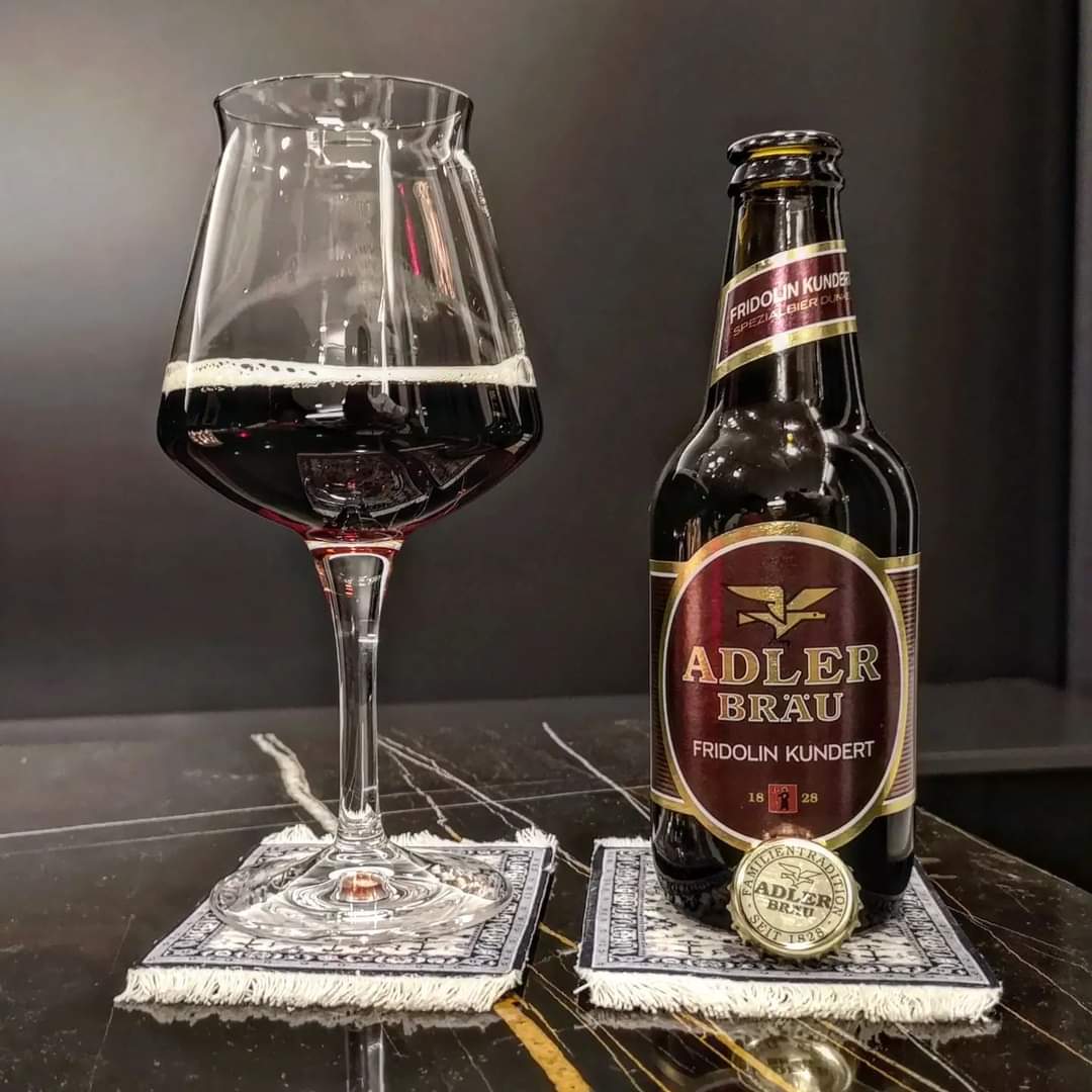 brunnenbraeu's tweet photo. Brauerei Adler - Fridolin Kundert - Spezialbier Dunkel (***) 5,2%

#beeronthecarpet

#brauereiadler #adlerbräu #adlerbräuschwanden #fridolinkundert #spezialbier #dunkles #spezialbierdunkel https://t.co/DrIEtBWrFS