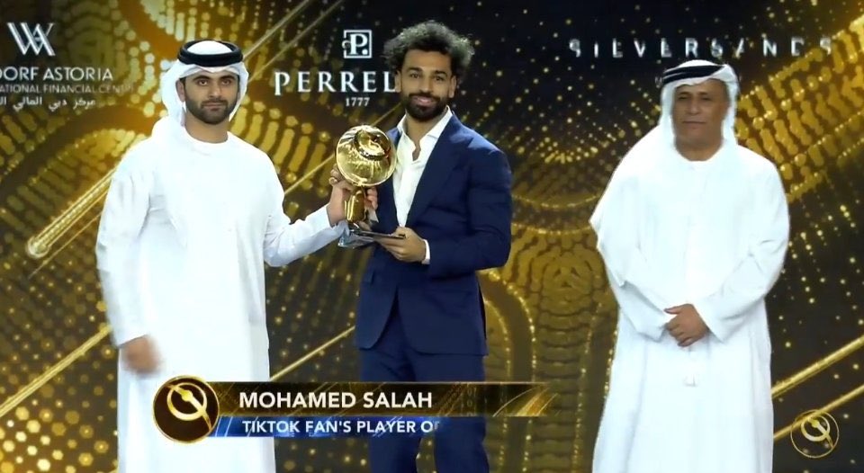DaveOCKOP's tweet photo. Incredible. The Burj Khalifa has been lit up with Mohamed Salah's portrait after he was awarded the Player of the Year at the @Globe_Soccer awards. https://t.co/BhVA6mxYEJ