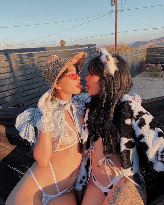 1 pic. Can we get a yeehaw? ?? https://t.co/SYbfNmDsNh