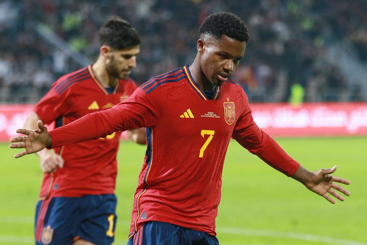 fifaworldcup_es's tweet photo. ¡𝒀𝒆 𝒍𝒐 𝒒𝒖𝒆 𝒉𝒂𝒚...! 🇪🇸

@SEFutbol venció 3-1 a Jordania en amistoso previo a la Copa Mundial. https://t.co/c0HGtzqToC