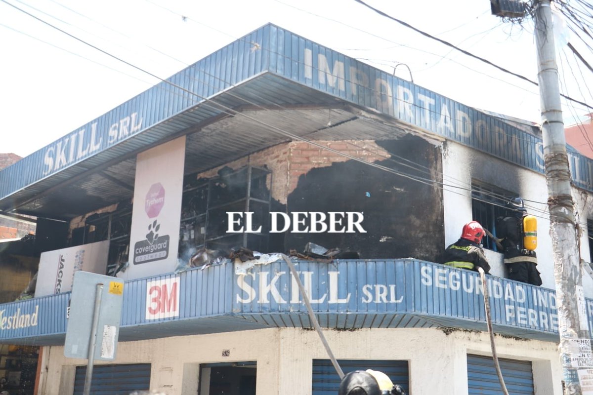grupoeldeber's tweet photo. Los bomberos voluntarios #Fundasol lograron controlar el incendio de dos depósitos de material de seguridad industrial. Sucedió esta mañana cerca del #MercadoFlorida /Fotos: Juan Carlos Torrejón
#SantaCruzBO #ElDeber https://t.co/nVFNxk8XlG