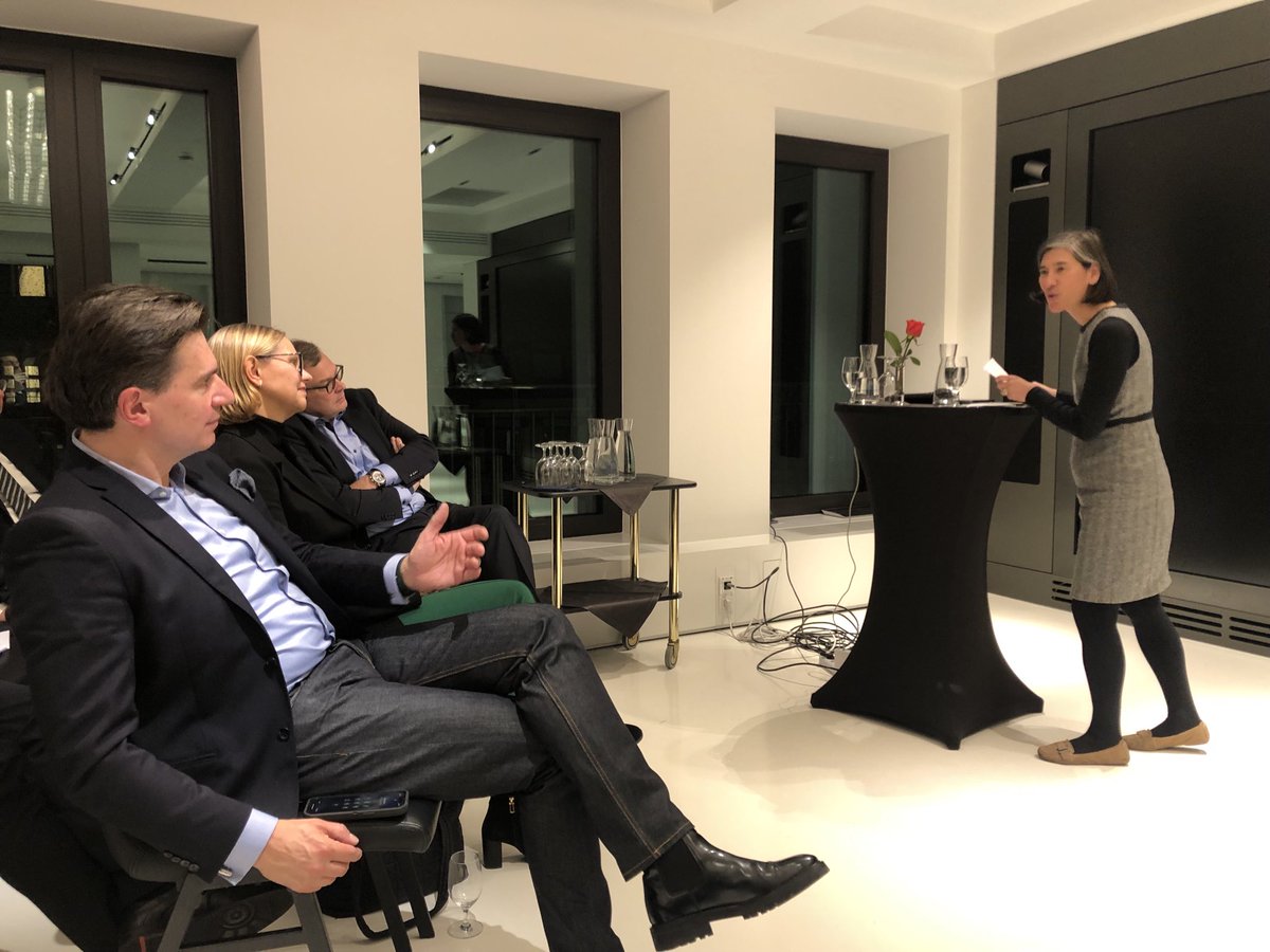 ADressel's tweet photo. Habe auf der Mitgliederversammlung des Norddeutschen @bankenverband bei #DonnerReuschel unser Förderprogramm #InnoFinTech vorgestellt, das wir gerade für 2023 verlängert & nochmal mit 2,5 Mio.€ Fördermittel ausgestattet haben. Mehr Infos ℹ https://t.co/Y6tui6XDPa 👍 https://t.co/MC8CQ35oZG