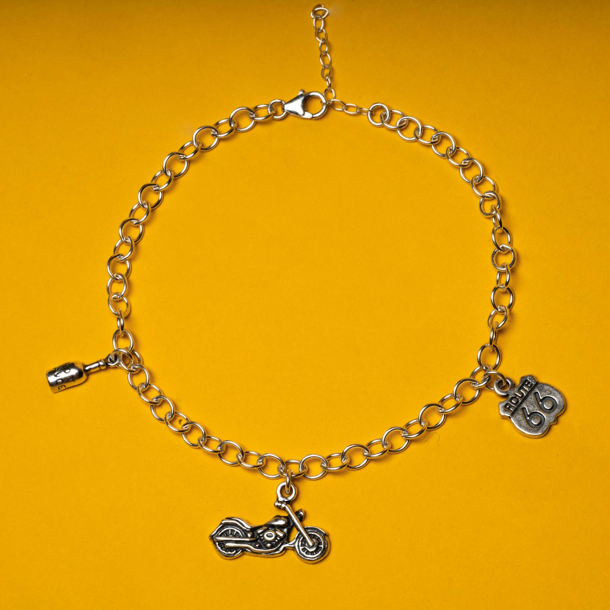 CharmFactory01's tweet photo. GIVEAWAY! 🚗 You can't head home on a road trip without some snazzy souvenirs! We'll be giving away 1 of our finished pieces for you to remember us by.

Enter on our Instagram @charmfactory01 

#giveaway #contest #earrings #bracelet #anklet #roadies #routesandroadies #madein01 https://t.co/SxHAsO5dUZ