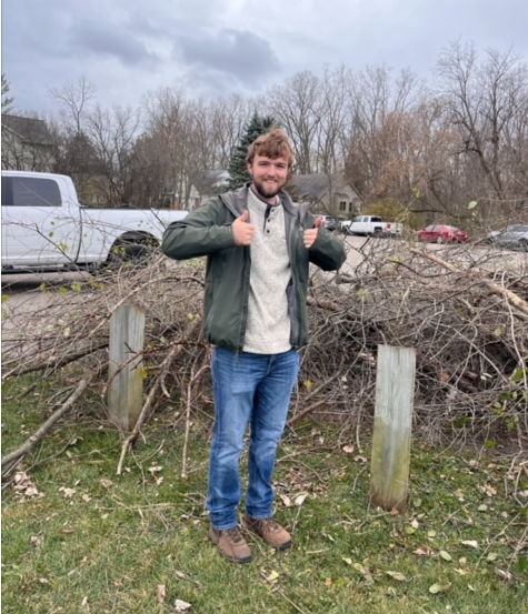 MSU Forestry’s Forests Forever Scholars spent last Saturday in Harrison Meadows Park volunteering for East Lansing’s Environmental Stewardship Program removing invasive buckthorn. Thank you for keeping the park clean and healthy! #spartanswill #forestsforever #volunteering