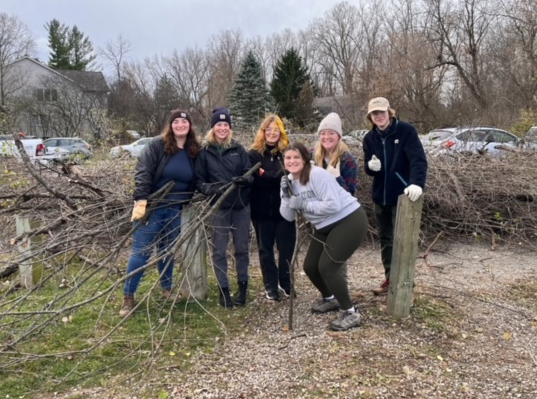 MSU_Forestry's tweet photo. MSU Forestry’s Forests Forever Scholars spent last Saturday in Harrison Meadows Park volunteering for East Lansing’s Environmental Stewardship Program removing invasive buckthorn. Thank you for keeping the park clean and healthy! #spartanswill #forestsforever #volunteering https://t.co/4uzBkWq7s1