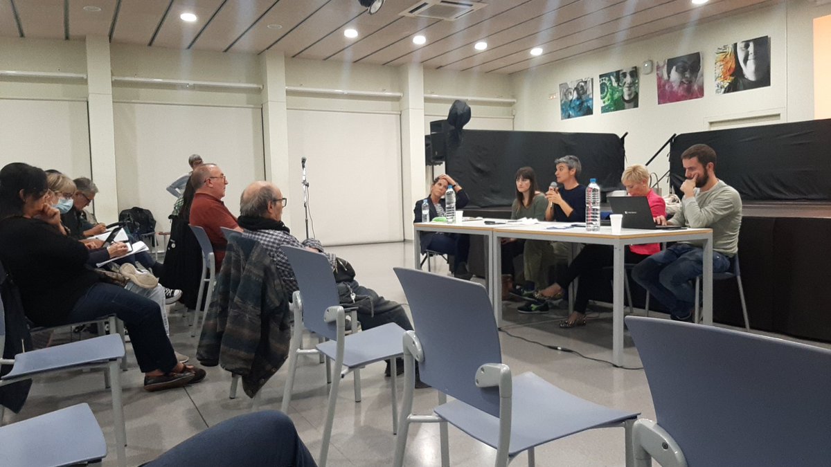 davidcadi's tweet photo. Comença el Consell de Barri a #ElCongrésiElsIndians amb l'informe de la Regidora, on presenta les novetats sobre nous projectes al barri,de millora de l'espai públic,pressupostos participatius,protegim escoles, habitatge públic i sobre l'antic mercat de Felip II. #congresindians https://t.co/rrHoP2EsV6