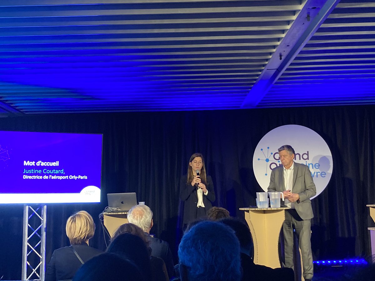 Assises du Dév éco et emploi du Grand-Orly Seine Bièvre!  Après introdu par <a href="/MichelLepretre2/">Michel Lepretre</a> pdt @GrandOrly et <a href="/jucoutard/">Justine Coutard</a>, dg <a href="/ParisAeroport/">Paris Aéroport</a> #orly Cyrille P. Coutansais, auteur de "la (re)localisation du monde" souligne enjeux formation pour la re industrialisation du territoire.
