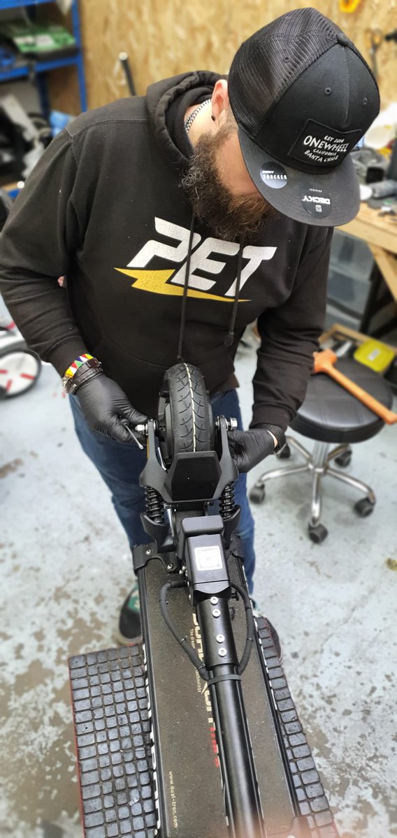 Braking shouldn’t take a long time or come with heavy force. If it does it’s time for a service. 

Get a full service check, brake pads and rotors all included With the PET Winter Service!

Limited time only
Book Your Winter Service at PET Today!
bit.ly/Book-EScooter-…