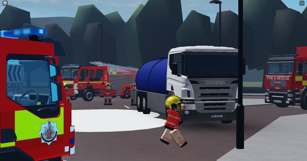 ROBLOX_GMFRS's tweet photo. Yesterday, 1 Pump and Environmental Protection Unit + Support Pump attended an incident on Manchester Roundabout (B379) where a milk tanker had lost its load over the roadway. Roughly 20,000 litres were reported on road. Environmental Packs were used to clear the roadway 🚒⚠️ https://t.co/4zvgIxVGHI