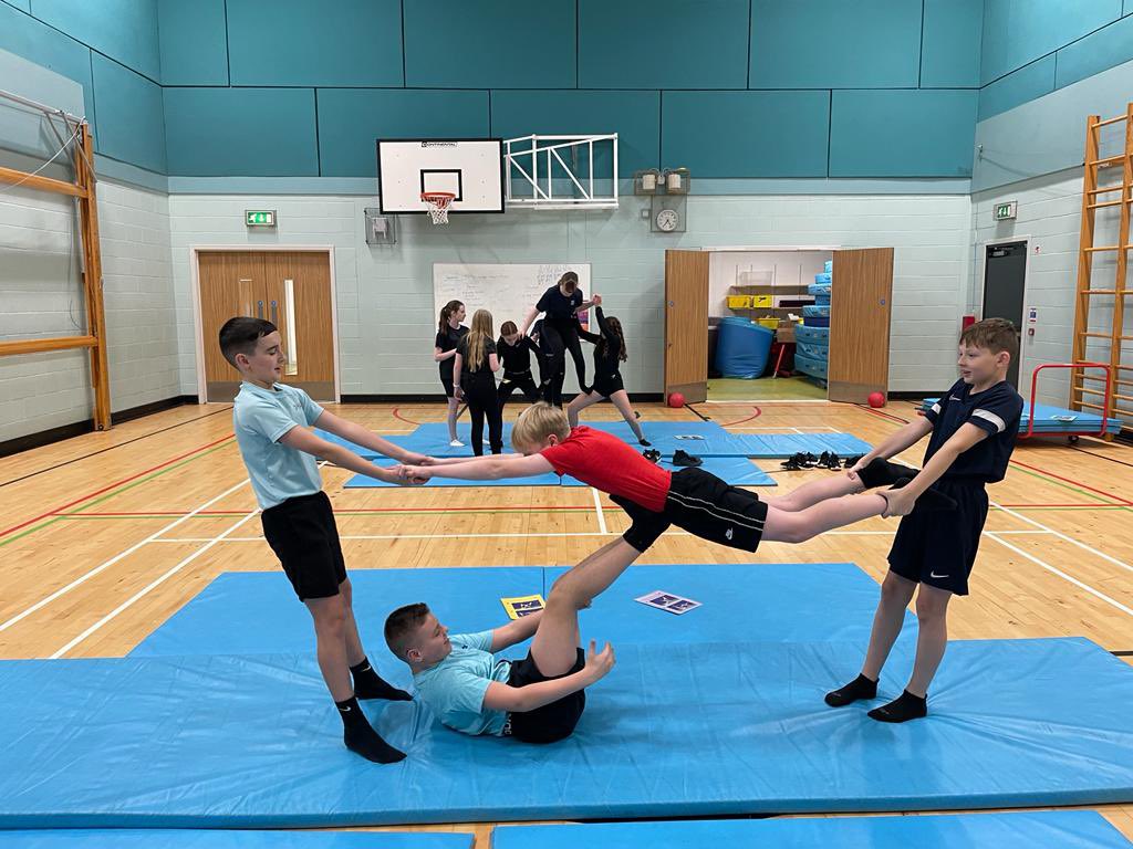 NDHSPE1's tweet image. Our wonderful S1.2 class showing off their gymnastics skills, focused on group balances 🤸‍♂️

Great work guys 👏🏻 #BalanceandControl #FocusandConcentration 
#Creativity  @ndhs1