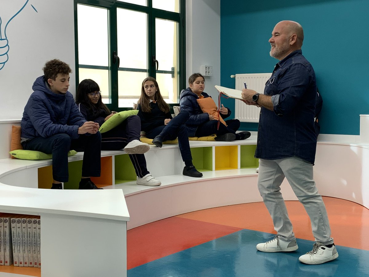 Magnifica semana para el #LeaderShipProgram en el colegio <a href="/nazaretoporto/">Nazaret Oporto</a>. Dos ponentes de primer nivel para enseñar a los alumnos algunas claves en el desarrollo de habilidades de #comunicación. <a href="/HHmanolo/">Manolo HH</a> de <a href="/rne/">Radio Nacional</a> y <a href="/subvafer/">fernando becerra bol</a>. 🚀