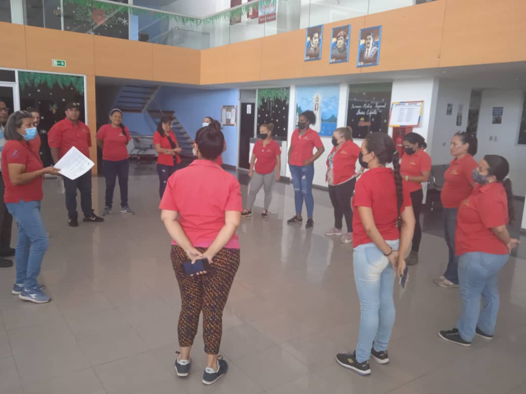 MercalOficial's tweet photo. #NuevaEsparta || Los Trabajadores de la Jefatura estadal, inician el encuentro Ideológico con el propósito de fortalecer la formación socio política en la institución para fortalecer las 3R Nets.
#LaHistoriaEstáDeNuestroLado https://t.co/xZsP316UsJ