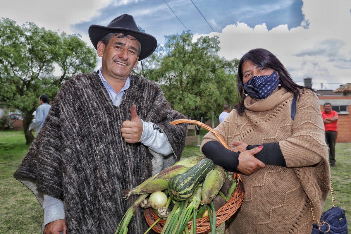MinInterior's tweet photo. 🚨 Aprobado en 3er debate en #ComisiónPrimera de @CamaraColombia, el Proyecto de Acto Legislativo que reconoce a los campesinos y campesinas 👩‍🌾 🌾como sujetos de derechos. 

Un paso más para dignificar la vida de quienes ejercen esta labor y alcanzar la #PazTotal en el campo. https://t.co/pJKtqUcnPh