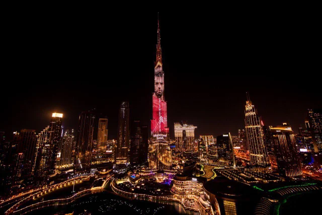 Burj Khalifa was lit up with Mo Salah's portrait after he won Player of the Year at the Globe Soccer awards 🏆 #LFC