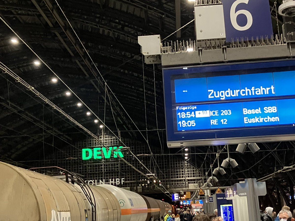 David F. Urschler (@dfusocialpsy) on Twitter photo Durchsage der <a href="/DB_Bahn/">Deutsche Bahn Personenverkehr</a> „Am Gleis 6 steht bereit ICE… Selbst mit als Laie fällt auf, dass da eine Verwechslung vorliegt. Durchsage der <a href="/DB_Bahn/">Deutsche Bahn Personenverkehr</a> „Am Gleis 6 steht bereit ICE… Selbst mit als Laie fällt auf, dass da eine Verwechslung vorliegt.