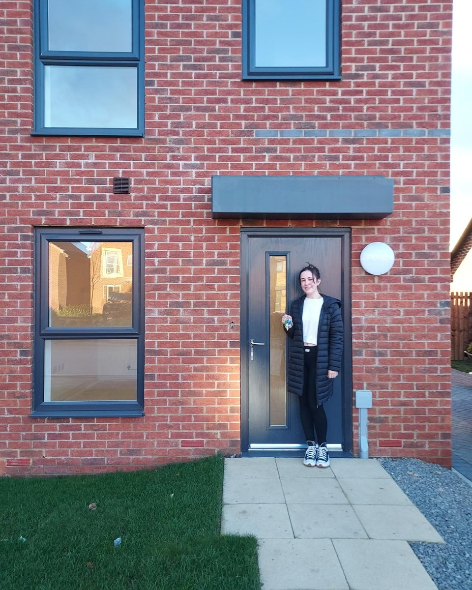 thirteenhomes's tweet photo. Congratulations to our brand-new homeowner Chelsea 🤩 🏡

We hope you will be extremely happy in your new Thirteen home at Bracken grange 😃 https://t.co/A5uyyUMPPL