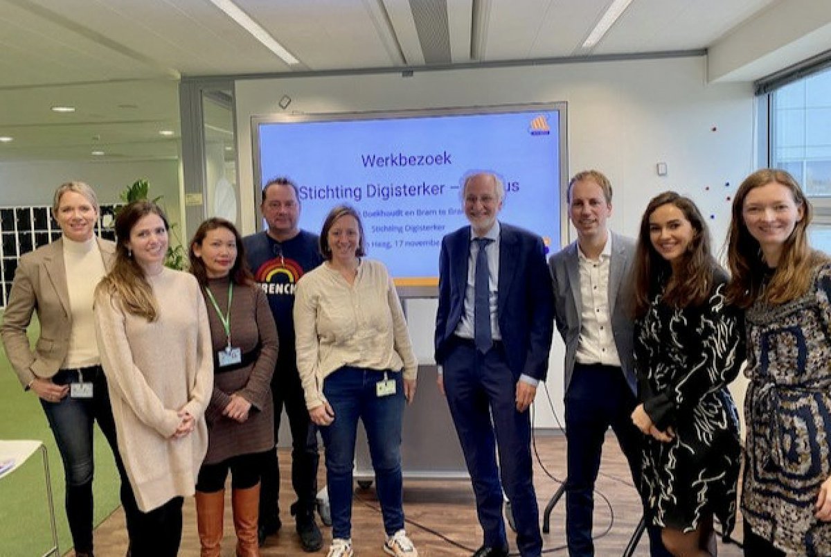 Logius (@logius_minbzk) on Twitter photo Digisterker bracht vandaag een werkbezoek aan #Logius. Minder digivaardigen kunnen in bibliotheken <a href="/digisterker/">Stichting Digisterker</a> cursussen volgen over overheidswebsites en #DigiD. Tijdens het werkbezoek stonden digitale inclusie en toegankelijkheid centraal. Digisterker bracht vandaag een werkbezoek aan #Logius. Minder digivaardigen kunnen in bibliotheken <a href="/digisterker/">Stichting Digisterker</a> cursussen volgen over overheidswebsites en #DigiD. Tijdens het werkbezoek stonden digitale inclusie en toegankelijkheid centraal.