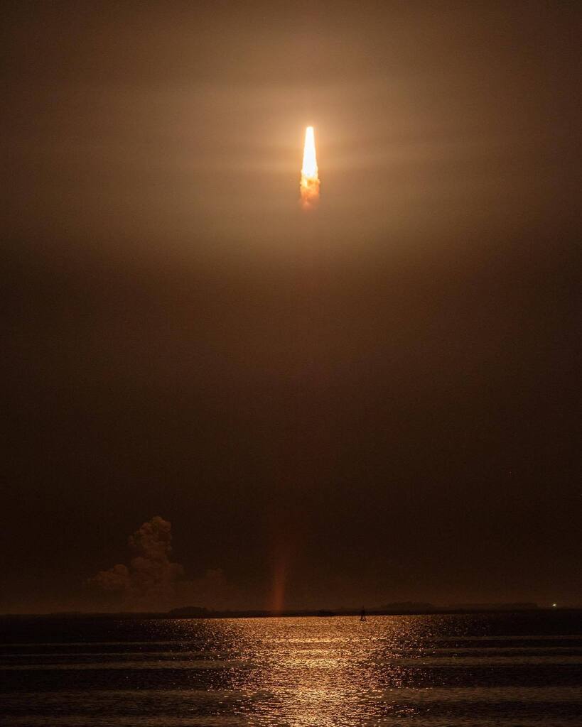 MonoMouseketeer's tweet photo. Artemis I Rocket & Reflections! 🚀🔥
#nasa #nasaartemisprogram #nasaartemis #spacelaunch #spacecoast #rockets #space #moonmission #nasamoonmission #fujifilm #fujixt2 #fujixt4 #fuji50140mm #fujifilm_xseries #nasarocketlaunch #nasarockets #adventure https://t.co/s80TGQ9awl