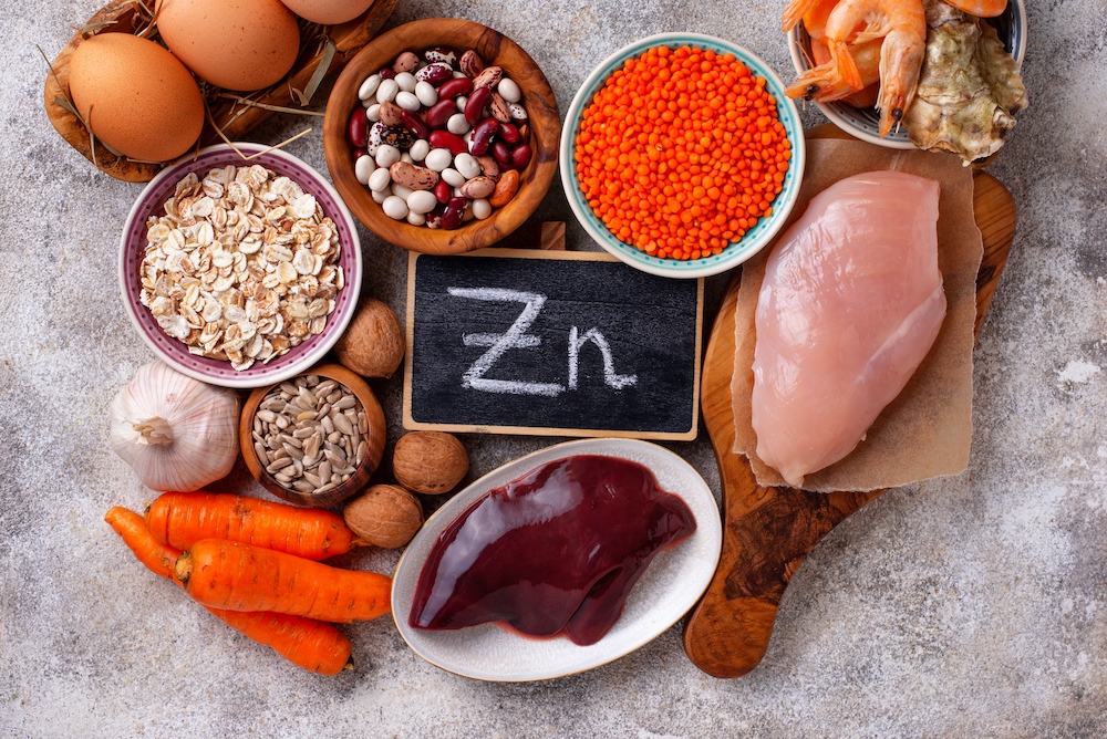 𝙇𝙚𝙩'𝙨 𝙩𝙖𝙡𝙠 𝙖𝙗𝙤𝙪𝙩 𝙯𝙞𝙣𝙘 💪🧠🦴🥕💫 This anti-viral mineral is crucial for the normal development and function of cells. It helps the immune system combat invading bacteria and viruses by preventing cell replication. Foods high in zinc: oysters, crab, pumpkin seeds.