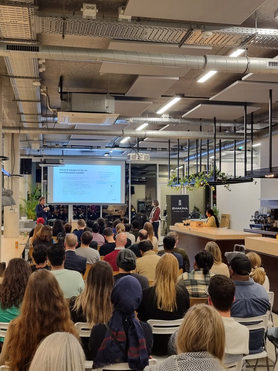AmsterdamOhana's tweet photo. Emma and Kees kicking off our last meetup of 2022, with a great session on real life experiences with multi cloud implementations at Retail customers. @EmakinaNL #DutchSFCommunity https://t.co/ilfxEucj0z