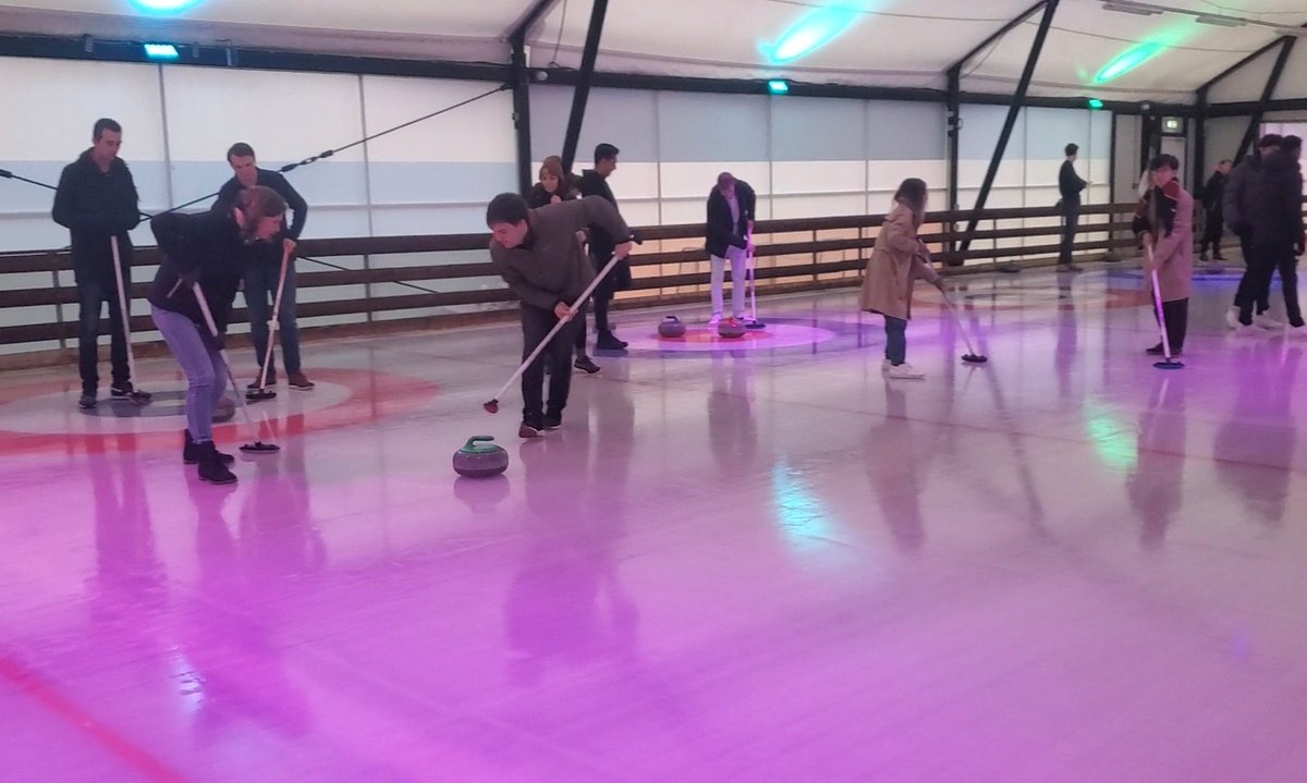 Balancing hard work with play at the <a href="/ROCAcompetition/">ROCA Case Competition</a>. It was so fun learning to curl! Thanks to the organizing team from <a href="/hsrotterdam/">Hogeschool Rotterdam</a>
Hans van Oudheusden, <a href="/BrittaStoelinga/">Britta Stoelinga</a>, Katja van Noordenne for organizing such a cool outing.
#ROCA2022 #curling #Rotterdam