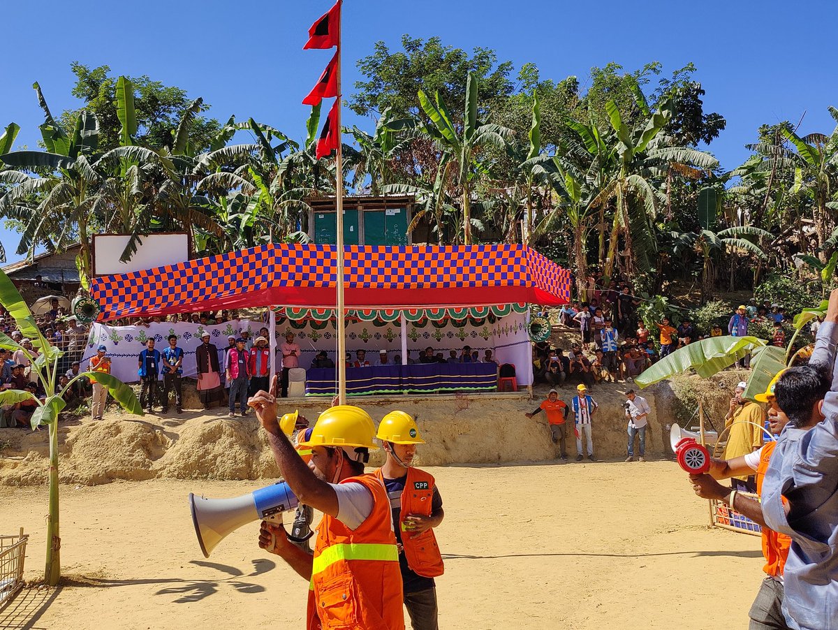 sabujcxb1998's tweet photo. Cyclone Early Warning and Anticipatory Action Drill.
@BDRCS1 and @ifrc supporting #BD_Government through Camp in Charge @UNHCR_BGD_ and their Site Management Support partners in #camp_settlements of Coxβs Bazar aiming to scale up community preparedness to combat against cyclone. https://t.co/dVWRCaBn3D