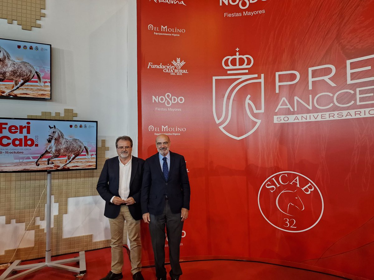 AytoLorca's tweet photo. 🐎 #Fericab se convertirá en la capital mundial del caballo del 10 al 15 de octubre de 2023 🗓️
🗣️El edil de Ganadería, Antonio Navarro, ha presentado, hoy en SICAB, en Sevilla, el cartel 🖼️ de la edición de 2023 acompañado por el Presidente de @anccepre
#LorcaCapitaldelCaballo https://t.co/xOveYr4Q1o