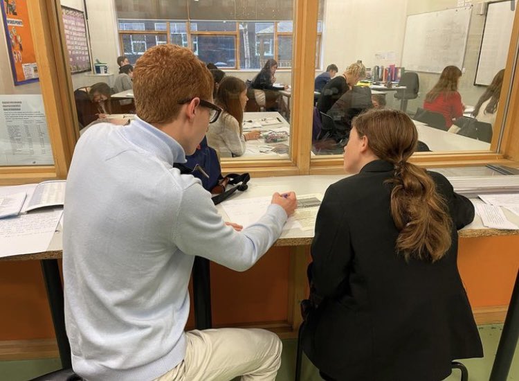 Our dedicated 6th form Language Ambassadors give up their free time to help our younger students. Merci! 🇫🇷 👏🏻 <a href="/Minster_Post16/">MinsterSchoolPost16</a> #succeedingtogether #kindness #service