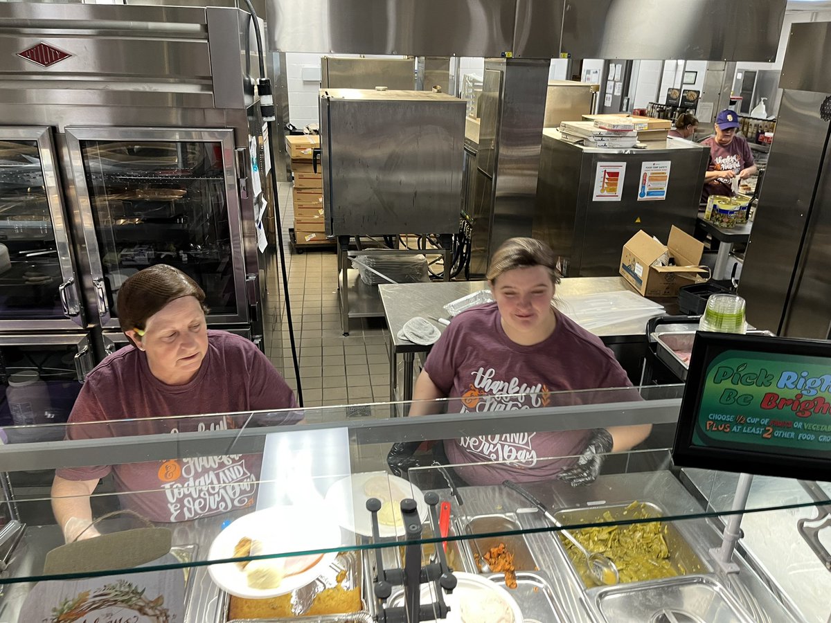 BGHSPurplesNews's tweet image. A few of the hardworking members of food service…