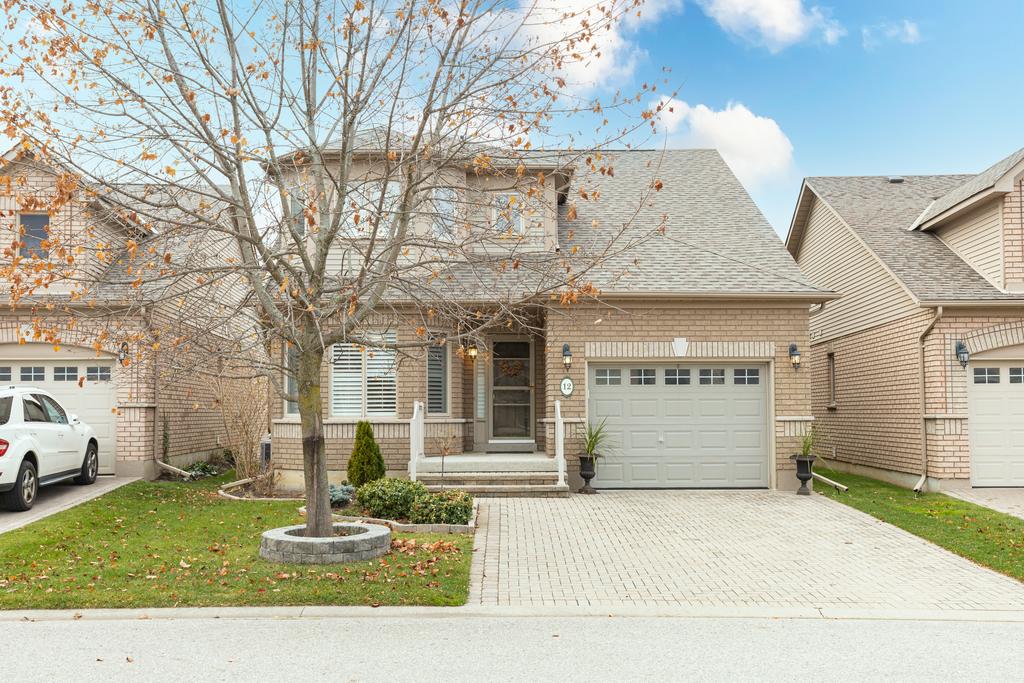 TheHanlonTeam's tweet photo. 12 Santorini Garden For Sale in #Alliston. Fabulous Adult Lifestyle Community of Briar Hill. Vaulted Ceilings, Skylights, 2 Gas Fireplaces, 1365 sq ft Above Grade Living Space. Book A Showing Today! 905-271-5141 #lifestylecommunity #Simcoe #BriarHill https://t.co/PPbhLTa9f7