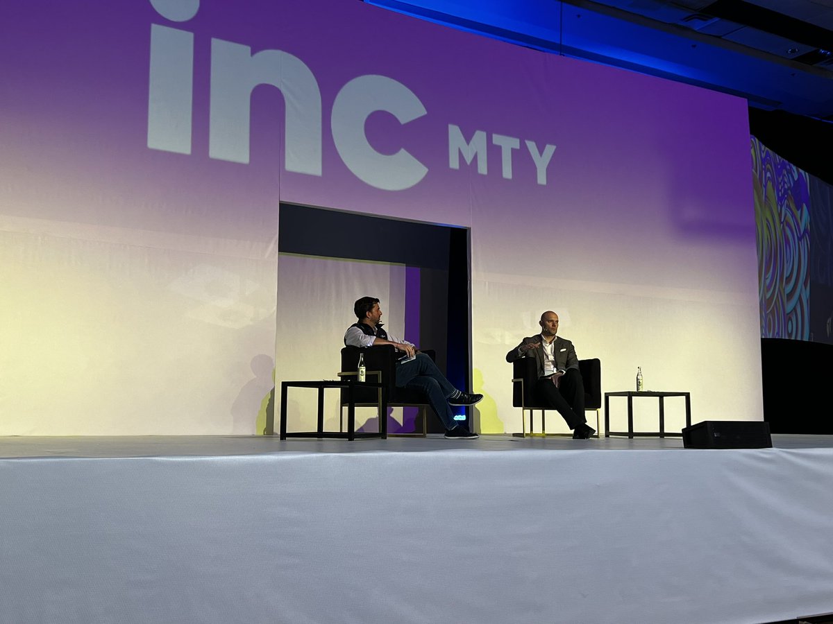 Ignaveg's tweet photo. En el marco de @INCmty el@mayor festival de emprendimiento de LATAM y powered por el @IEEGL del @TecdeMonterrey , escuchando al best selling author @JamesClear y a @jpmurra . Como ser cada dia un 1% mejor. https://t.co/6KdZ5Yj9vL