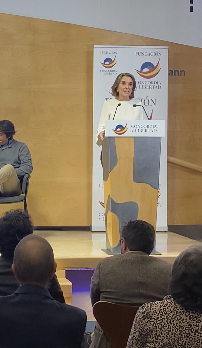 FundacionCyL's tweet photo. 🗣 Clausura la Secretaria General del Partido Popular y Vicepresidenta de la @FundacionCyL, @cucagamarra. 

Gracias a todos los participantes y asistentes por asistir a la Jornada: Ideas, valores y políticas de la democracia liberal en el nuevo orden mundial. https://t.co/hEzLFtLlwK