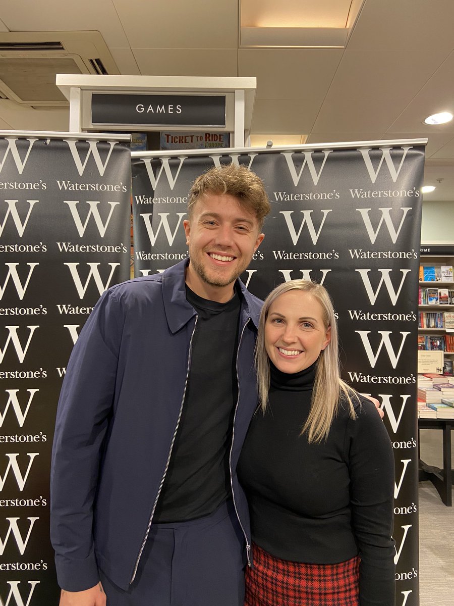 HjMcQuade's tweet photo. It was great to meet you at your book signing @romankemp 🤩@WstonesLside @CapitalOfficial https://t.co/yyjgtLb6Xl